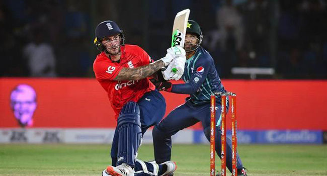 কে হবে চ্যাম্পিয়ন : ইংল্যান্ড, পাকিস্তান নাকি বৃষ্টি?